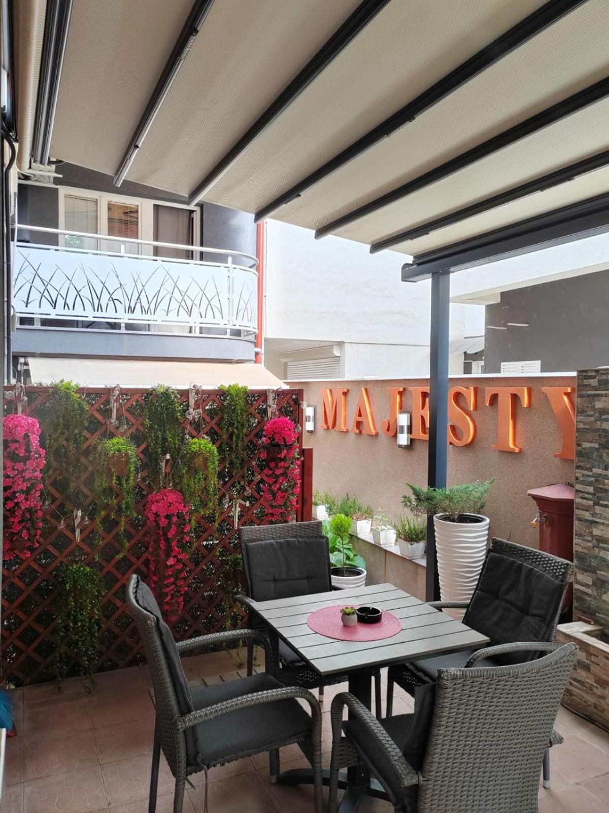 Bed And Breakfast Majesty Nis Luaran gambar